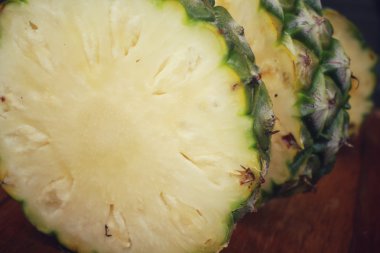 ananas dilimleri