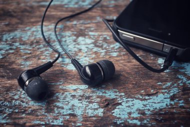 kulaklık ile akıllı telefon