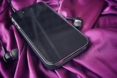 kulaklık ile akıllı telefon