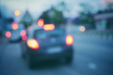 Geceleri araba bulanıklaşıyor.