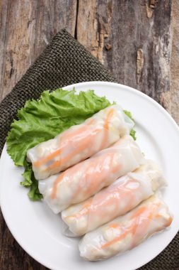 Vietnamca erişte rulo