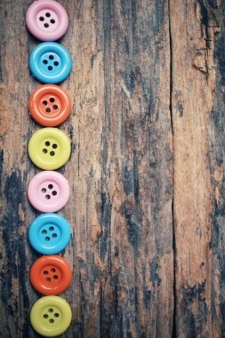 renkli dikiş düğmeleri