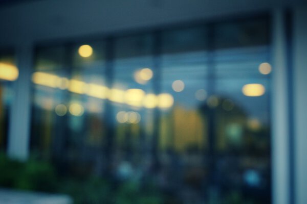 Размытый ресторан по ночам
