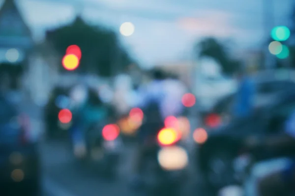 Auto nachts in der Stadt verschwommen — Stockfoto