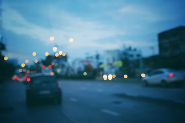 Difuminado de coche en la ciudad por la noche —  Fotos de Stock