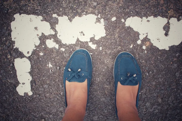 Selfie di scarpe da ginnastica su strada — Foto Stock