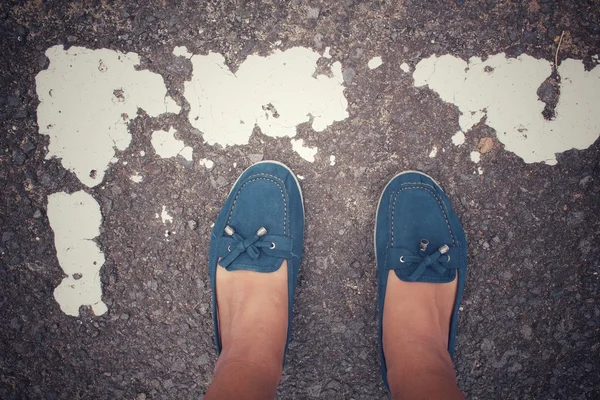 Selfie sneakers på väg — Stockfoto