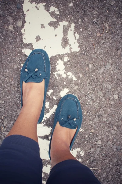 Selfie de zapatillas en el camino — Foto de Stock