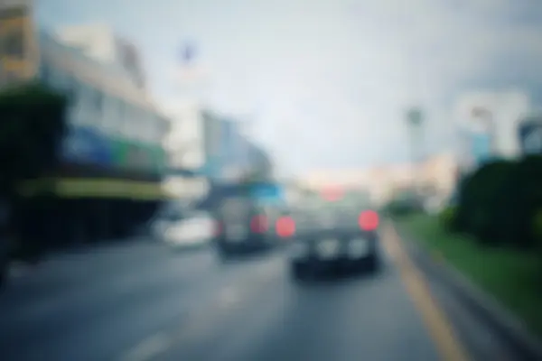 Розмитий автомобіль на дорозі — стокове фото