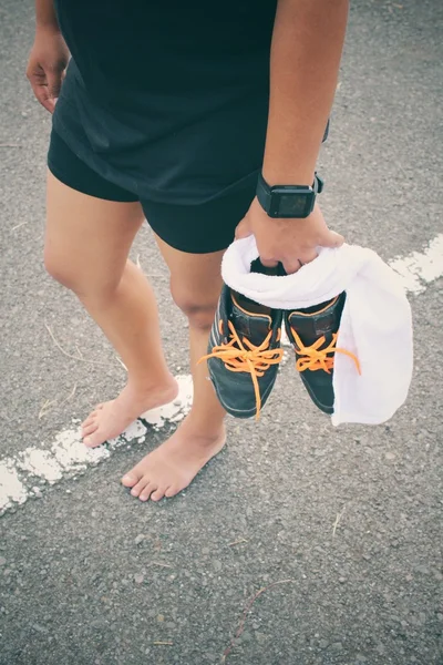Mujer smartwatch con zapatos deportivos —  Fotos de Stock