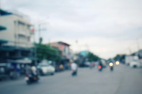 道路上の車のせいで — ストック写真