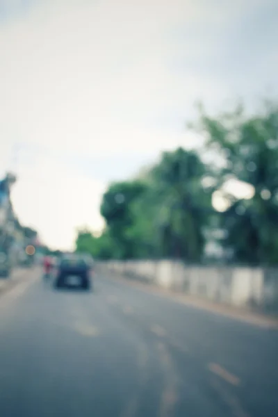 道路上の車のせいで — ストック写真