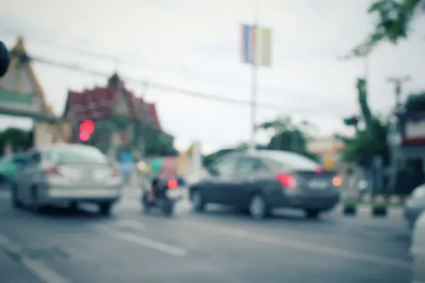 道路上の車のせいで — ストック写真