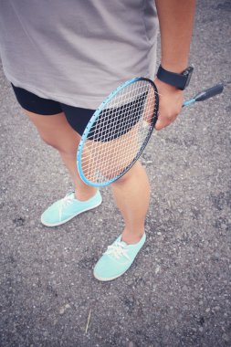 Genç badminton raket ile kadın.