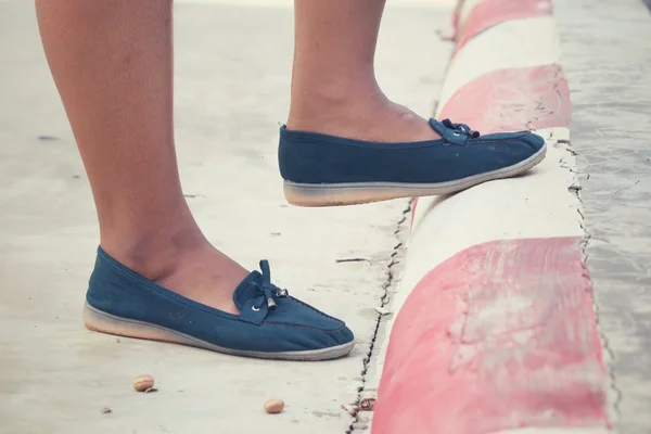 Selfie de sapatos na estrada — Fotografia de Stock