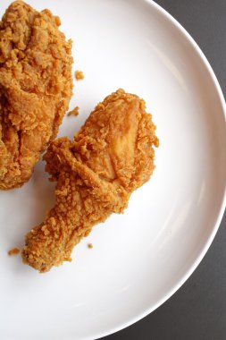 kızarmış tavuk budu