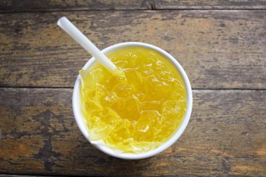 Buzlu chrysanthemum çayı