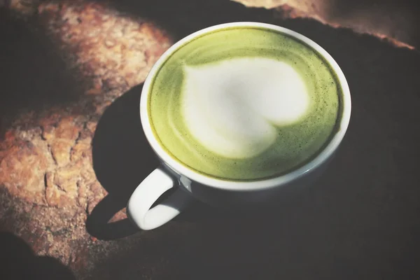 Thé vert et lait à l'ombre — Photo