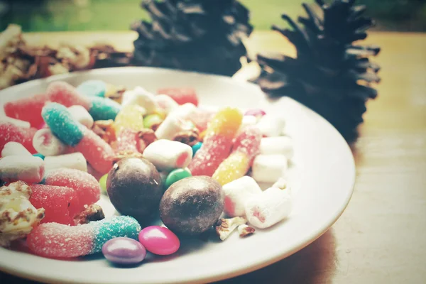 Mixed halloween candy with chocolate and marshmallow — Stock Photo, Image