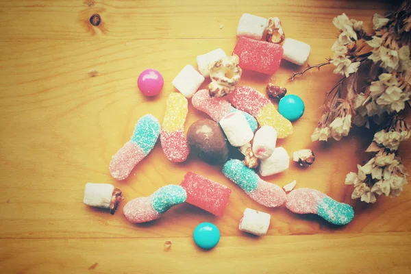 Mixed halloween candy with chocolate and marshmallow — Stock Photo, Image