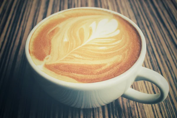 Vintage latte art kaffe med skugga — Stockfoto