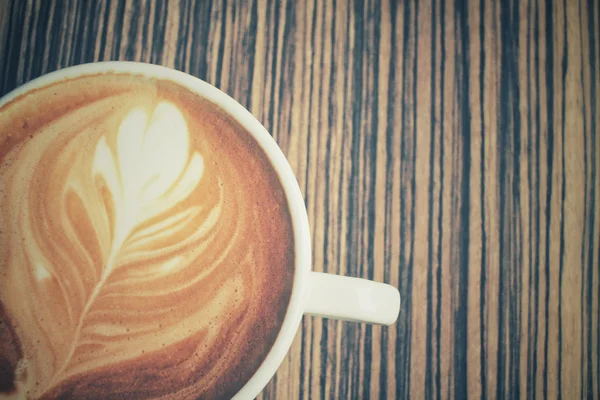 Vintage Latte Art Kaffee mit Schatten — Stockfoto