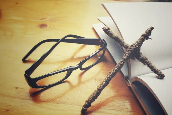 Cross and book with glasses — Stock Photo, Image