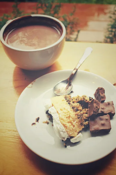 Chocolate cheesecake with cookie — Stock Photo, Image