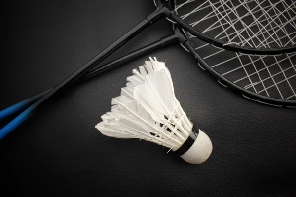 Shuttlecocks with badminton racket — Stock Photo, Image