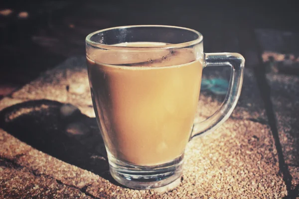 Чашка кави з тіні — стокове фото