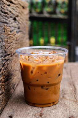 Cam bardak buzlu kahve 