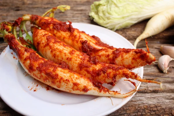 Daikon rabanetes kimchi comida coreana — Fotografia de Stock