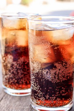 Buzlu, buzlu, buzlu kola.