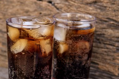 Buzlu, buzlu, buzlu kola.