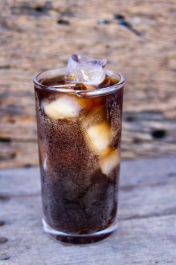 Buzlu, buzlu, buzlu kola.