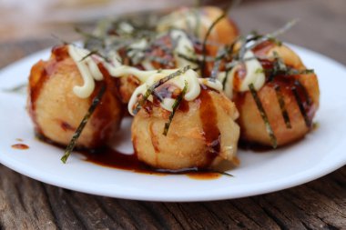 Takoyaki Japon sokak yemekleri.