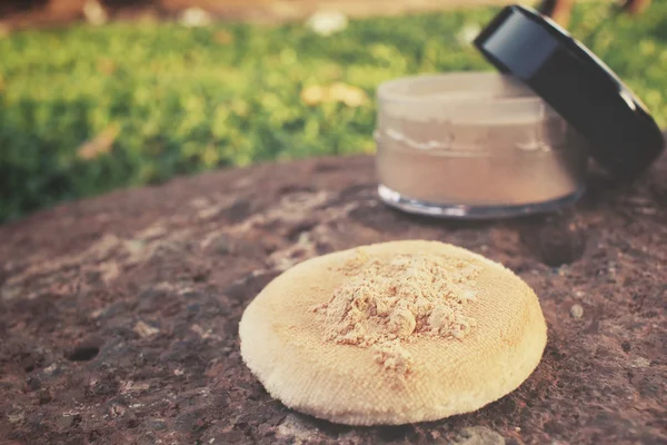 Make-up poeder met spons — Stockfoto