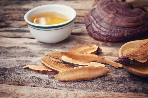 Chá Ganoderma lucidum - Cogumelo Ling zhi . — Fotografia de Stock