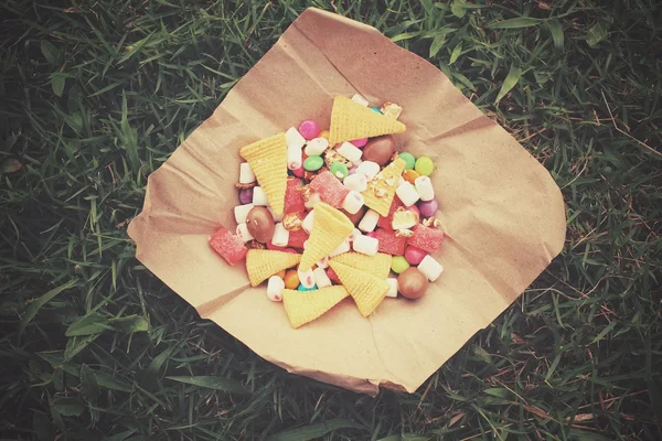 Mixed halloween candy with chocolate and marshmallow — Stock Photo, Image