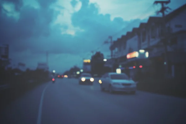 Difuminado de coche en la ciudad por la noche — Foto de Stock