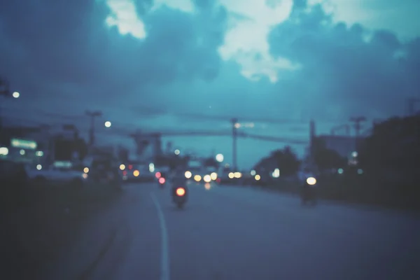 Difuminado de coche en la ciudad por la noche —  Fotos de Stock