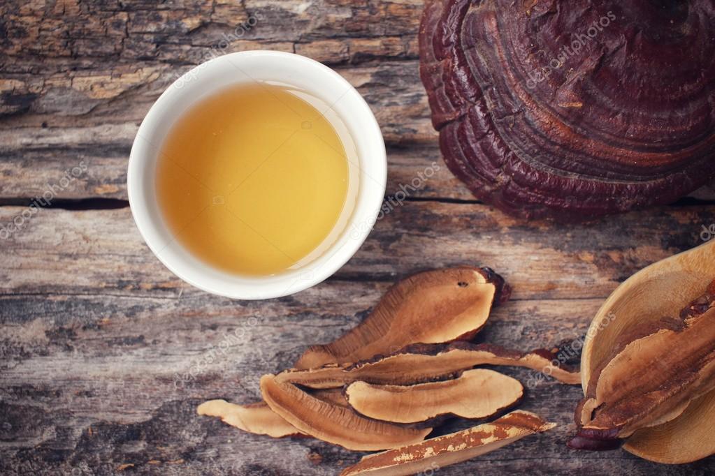 Ganoderma lucidum tea Ling zhi gombát. — Stock Fotó © luknaja 85285802