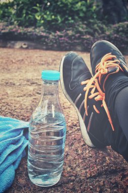 Selfie spor ayakkabı su içki ile