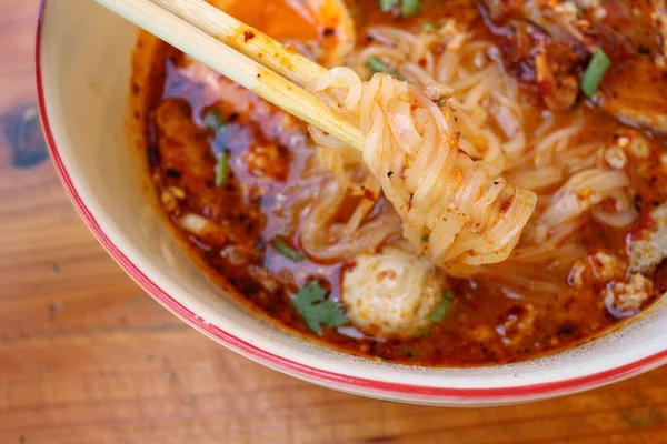 Ramen chili sos ile — Stok fotoğraf