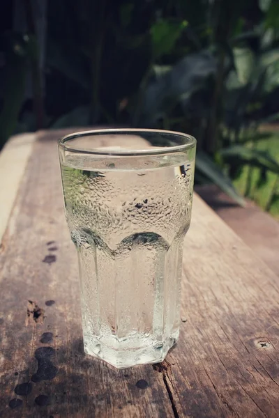 喝水 — 图库照片