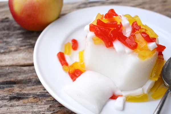 Pudding with fruit jelly — Stock Photo, Image