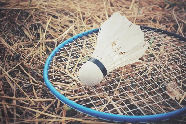 Navettes avec raquette de badminton . — Photo