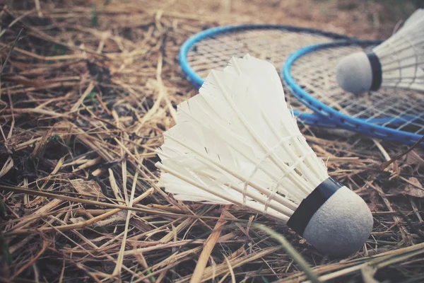 Navettes avec raquette de badminton . — Photo