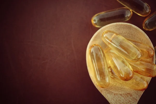 Cápsulas de óleo de fígado de bacalhau — Fotografia de Stock