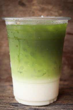 Buzlu yeşil çay kahve ahşap tablo